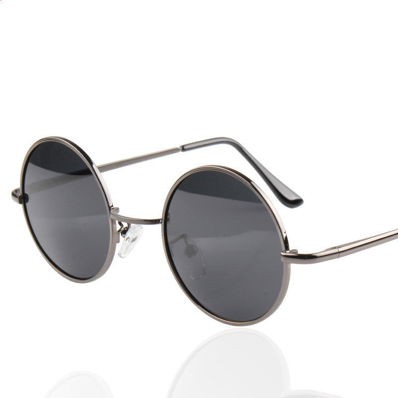 Fashionable retro round sunglasses